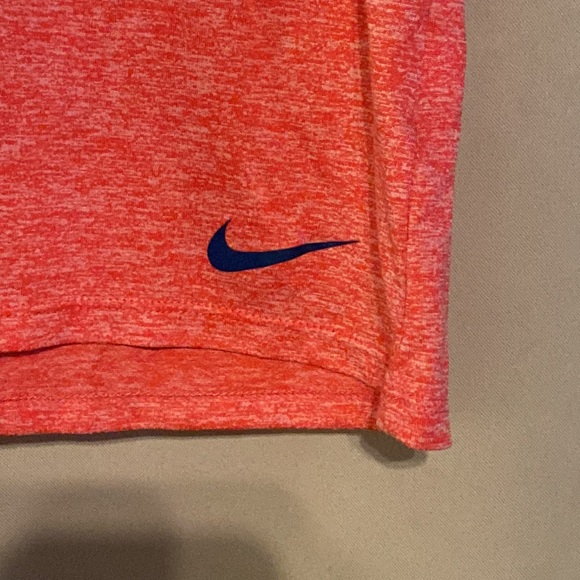 3/$20 Women’s size Large top - Picture 2 of 4